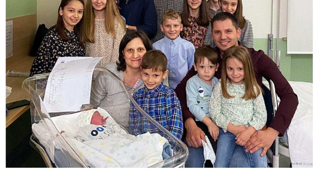 mare-bucurie-pentru-o-familie-de-romani-din-italia-s-a-nascut-perfect-sanatos-cel-de-al-13-lea-copil--mama-oana-zilele-mele-sunt-mereu-pline-de-bucurieprc-e2prc-80prc-9d