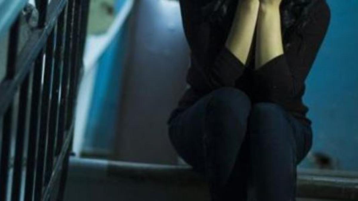 tanara_violata_de_tata_si_bunic