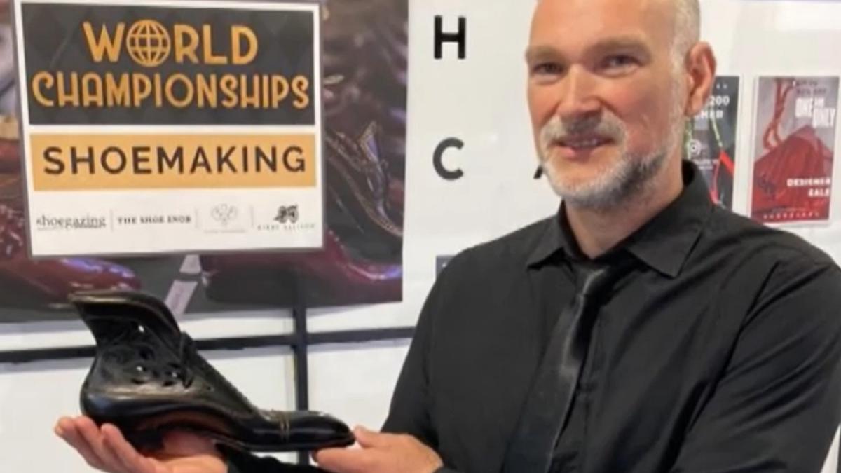 un-roman-se-numara-printre-cei-mai-apreciati-pantofari-ai-lumii--victor-vulpe-a-incantat-privirile-juriului-din-londra