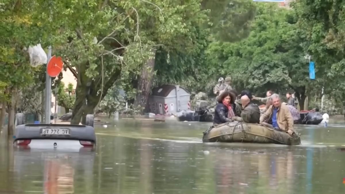 inundatii-italia-romani-mae