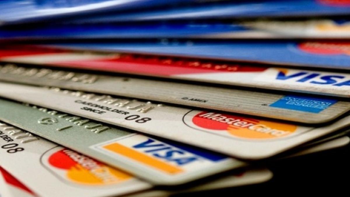 bancile_se_lupta_in_premii_acordate_la_emiterea_de_carduri_de_credit