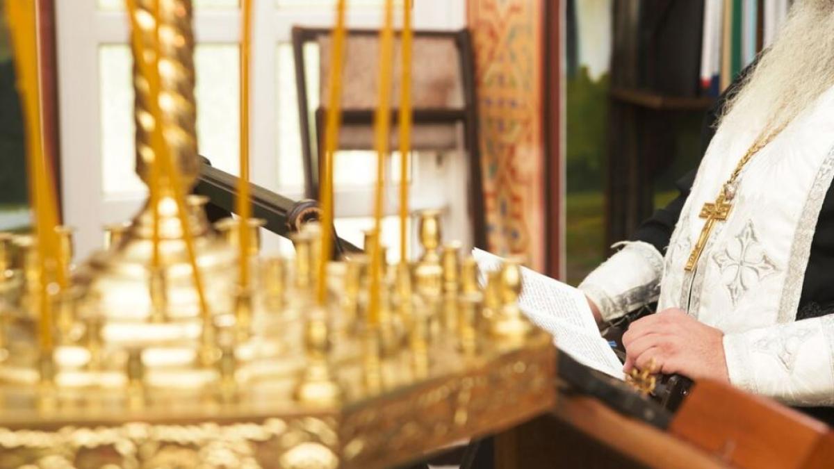 o-romanca-a-murit-intr-o-biserica--dupa-ce-i-s-a-facut-rau-in-timpul-slujbei