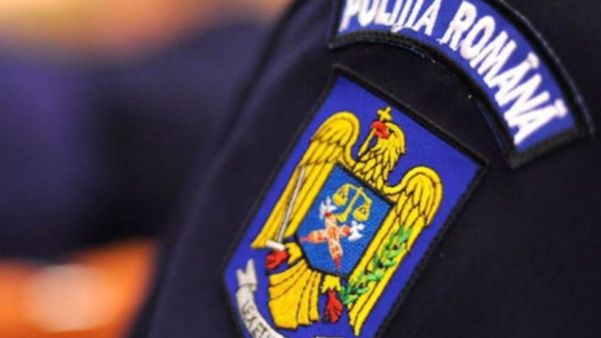 un-roman-s-a-dat-drept-politist--folosind-o-legitimatie-falsa