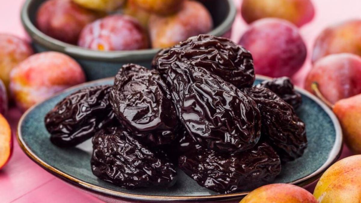 prune-uscate--invelite-in-bacon--un-aperitiv-delicios
