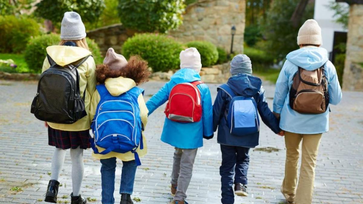 realitatea-dura-a-romaniei--aproape-73-000-de-copii-au-avut--in-2022--un-parinte-plecat-in-strainatate