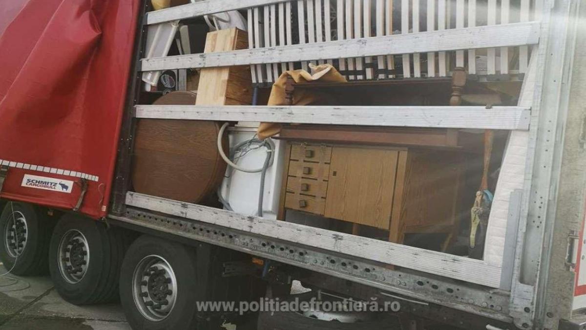 sofer-roman--la-volanul-unui-camion--burdusit-cu-tone-de-deseuri--nu-a-fost-lasat-sa-intre-in-tara