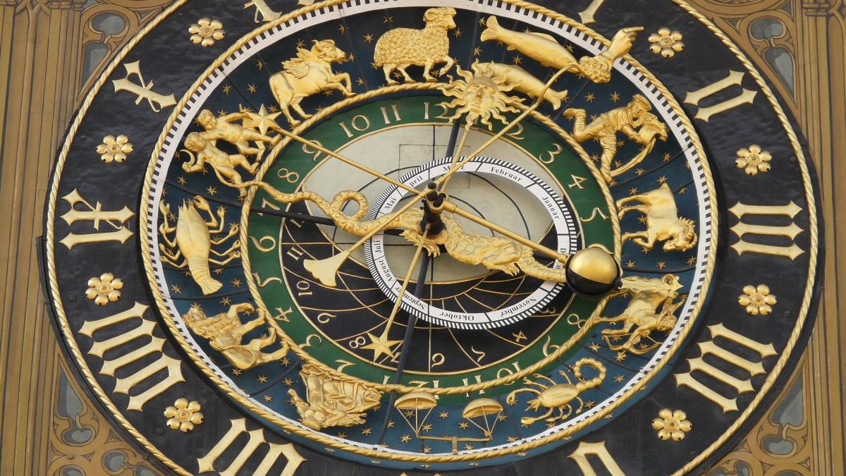 astronomical-clock-g08ede2f45_1920
