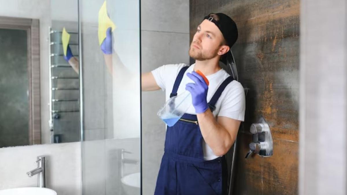 protejeaza-cabina-de-dus-de-calcar--remediul-este-pe-cat-de-simplu--pe-atat-de-ieftin