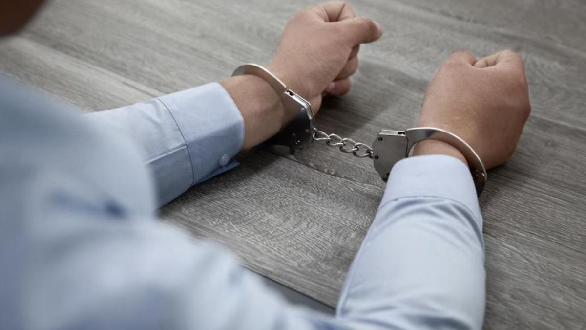 spania--un-roman-care-jefuia-o-vila--prins-in-flagrant-de-politisti--hotul--dat-de-gol-de-camerele-de-supraveghere