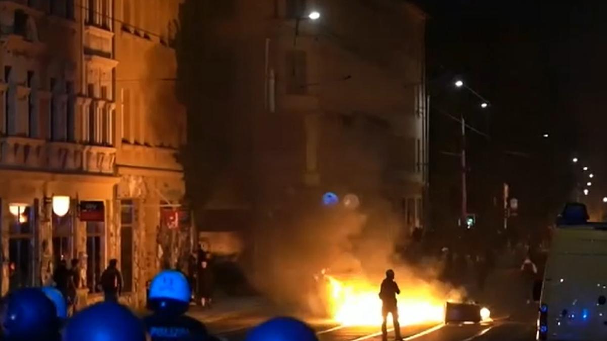 confruntari-violente-in-germania-intre-extremistii-de-stanga-si-fortele-de-politie--ce-a-declansat-confruntarile