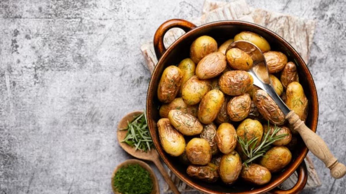 cea-mai-delicioasa-reteta-din-cartofi-tineri--mancarea-va-disparea-de-pe-masa-in-cateva-secunde