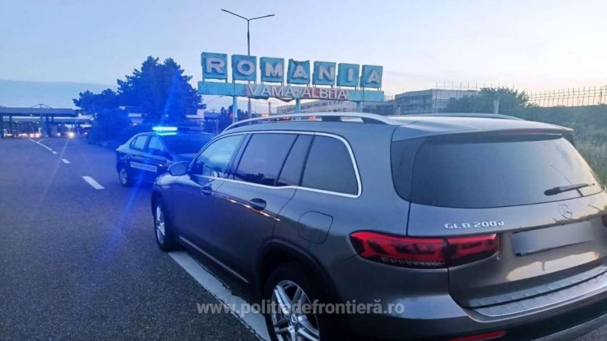 o-romanca-a-ramas-fara-automobilul-mercedes--chiar-la-intrarea-in-tara--ce-au-descoperit-politistii-in-baza-de-date