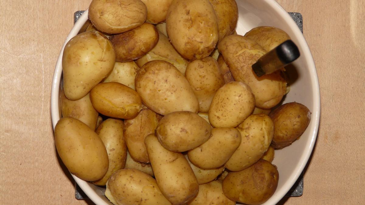 de-ce-sa-pui-otet-in-apa-atunci-cand-fierbi-cartofi