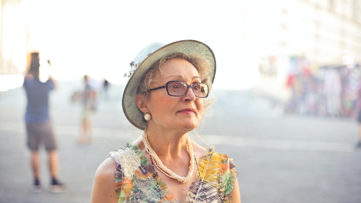 femeie-soacra-palarie