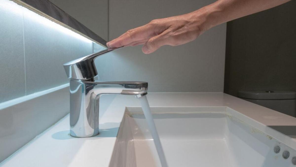 i-nevoie-de-doua-produse-si-iti-vei-lua-ramas-bun-de-la-calcar--robinetele-si-chiuvetele-vor-straluci