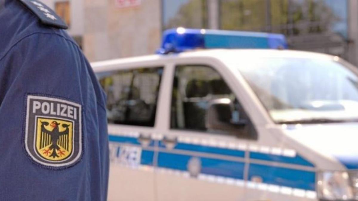 o-duba-din-romania--burdusita-cu-biciclete-si-unelte-furate--trasa-pe-dreapta-pe-o-autostrada-din-germania