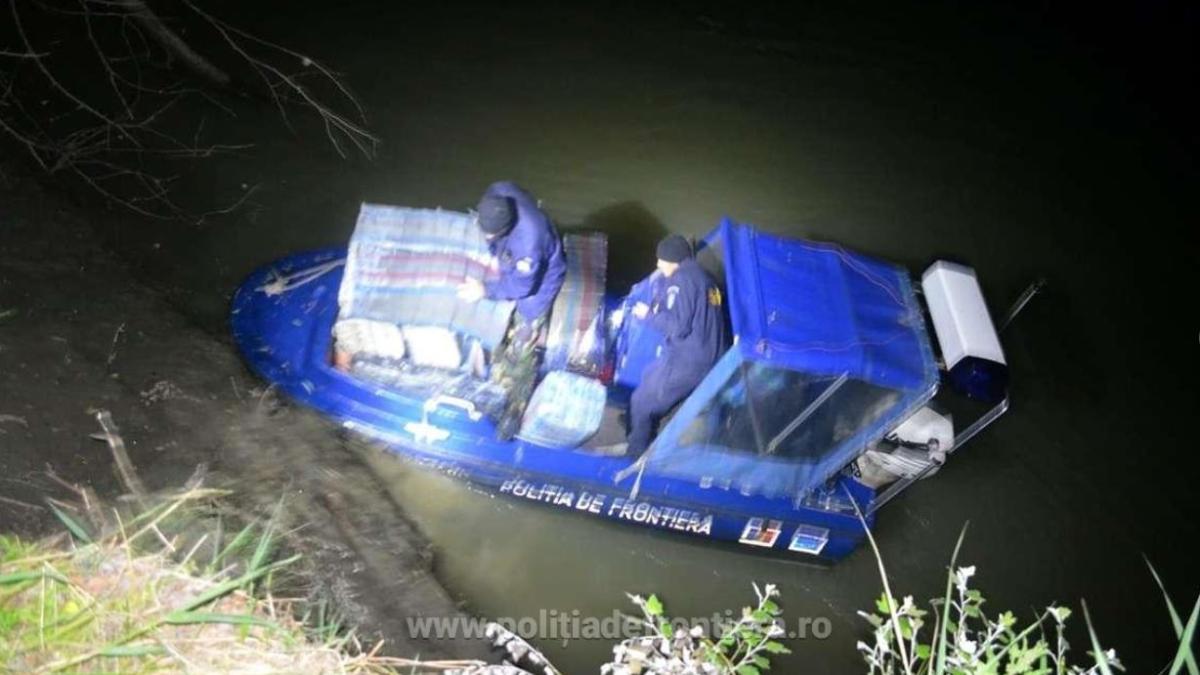 urmarire-ca-n-filme-la-frontiera-romaniei--un-contrabandist-a-reusit-sa-urce-intr-o-barca-si-sa-treaca-prutul