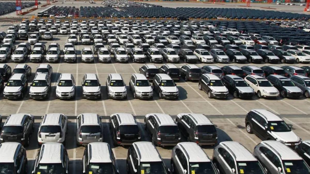 imagini-incredibile-din-china---mii-de-masini-electrice-putrezesc-in-parcari-gigantice