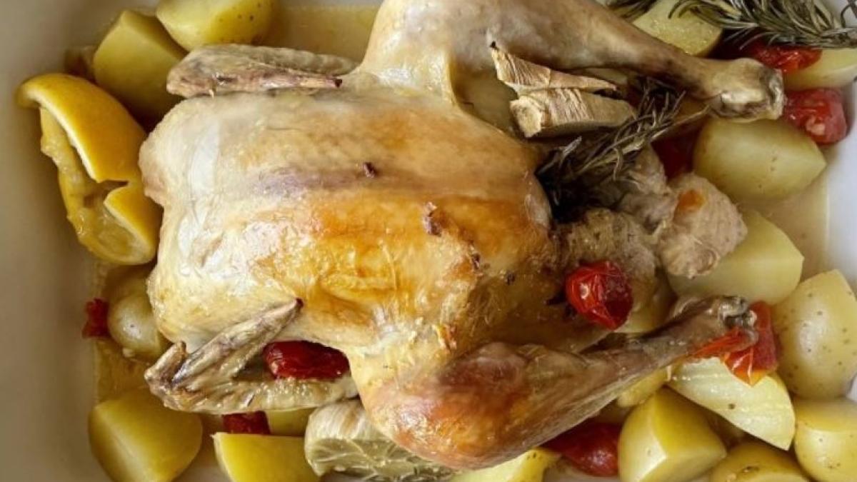 pui-cu-lamaie-si-rozmarin--o-reteta-rapida-pentru-pranzul-de-duminica