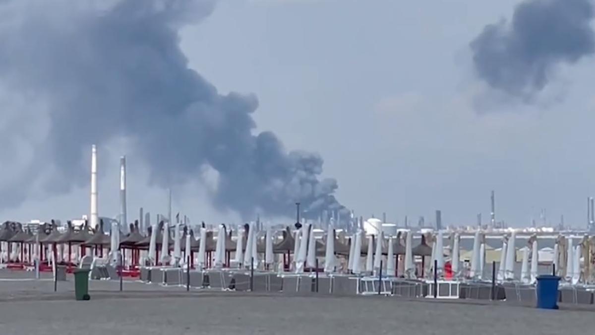 incendiu-urias-la-petromidia