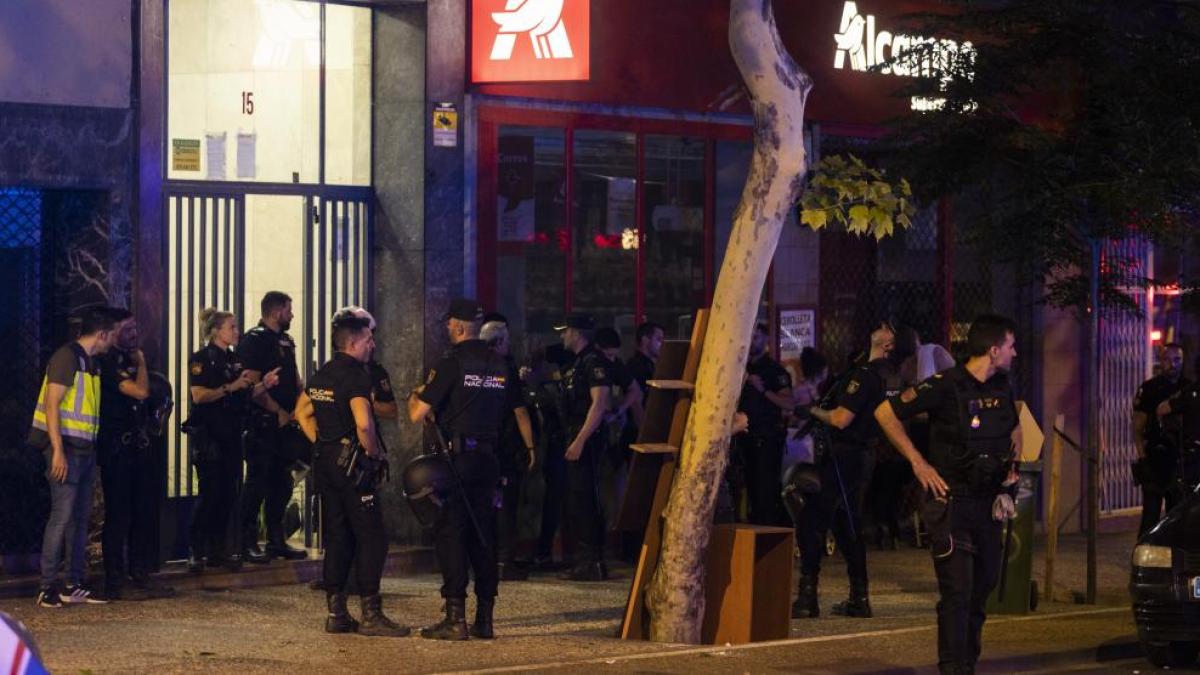 scandal-cu-macete-si-bastoane-pe-o-strada-din-zaragoza-intre-romani-si-spanioli--un-politist--ranit