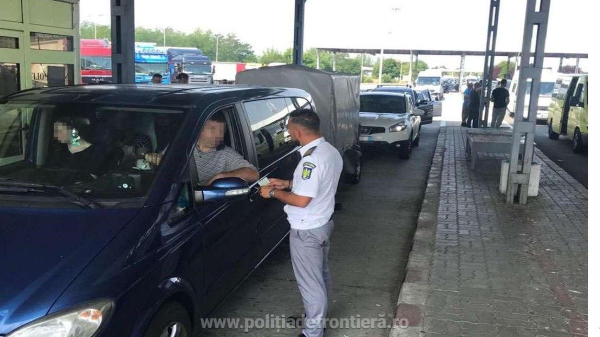 microbuz--inmatriculat-in-germania--oprit-in-vama-calafat--soferul-turc-a-incercat-sa-testeze-vigilenta-politistilor--dar-a-avut-ghinion