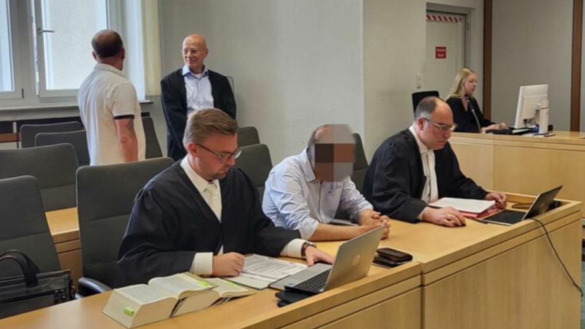 germania--un-roman-si-un-italian-au-vandut-o-bomba-unui-politist-sub-acoperire