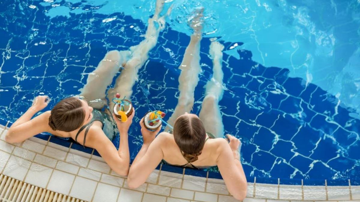 piscinele-din-catalonia--care-nu-permit-femeilor-sa-stea-topless--risca-amenzi-de-500-de-mii-de-euro