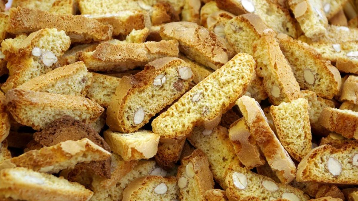 prepara-doua-deserturi-fabuloase-pentru-a-fi-savurate-la-micul-dejun--iata-doua-retete-rapide-si-usoare