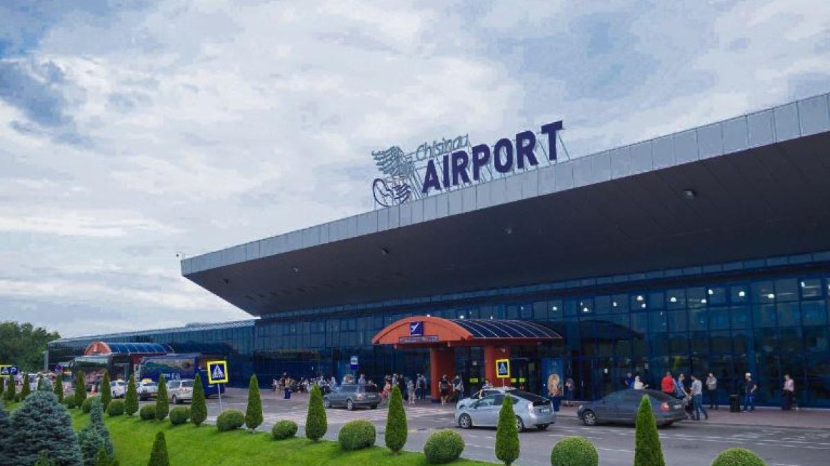 atac-pe-aeroportul-chisinau--un-pasager-a-tras-mai-multe-focuri-de-arma--doua-persoane-au-murit