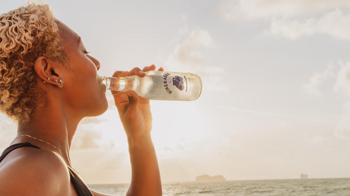 mineragua-sparkling-water-youmtmw0fja-unsplash