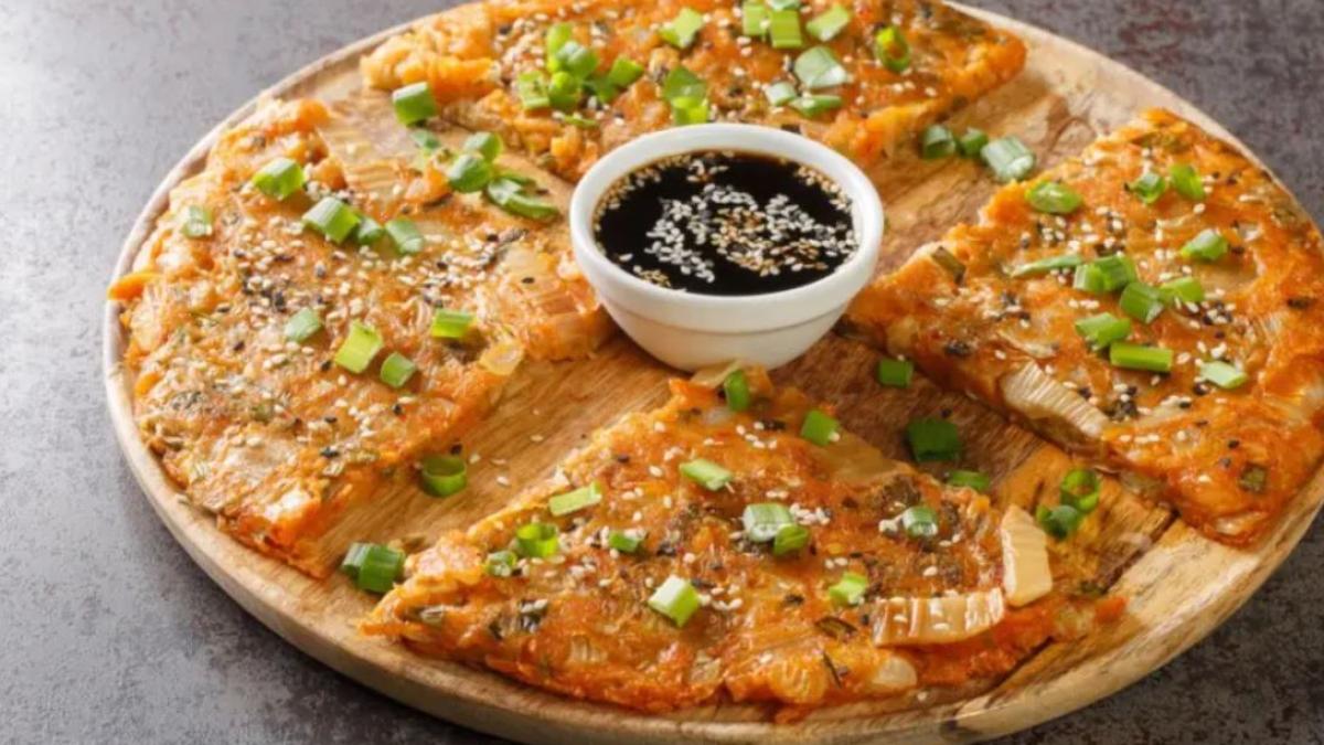 clatite-din-morcovi--preparate-din-doua-ingrediente--fara-faina--o-reteta-ieftina-si-usoara