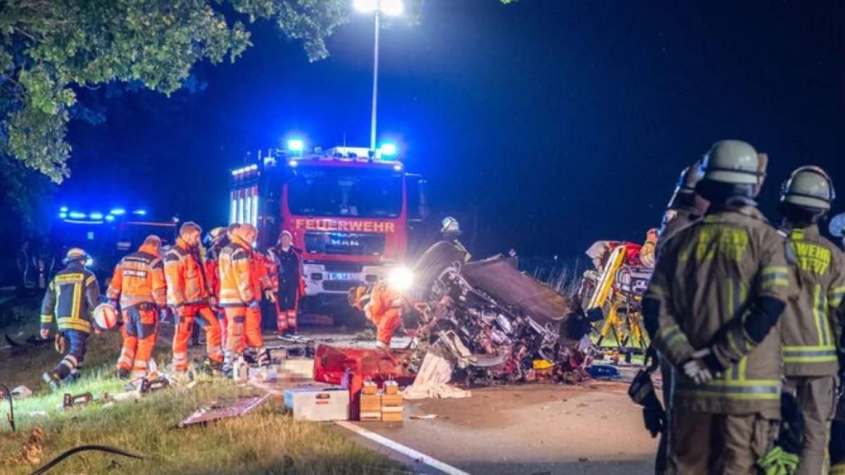 germania--autoturism-tesla--rupt-in-doua-intr-un-accident-rutier--soferul-a-murit-pe-loc