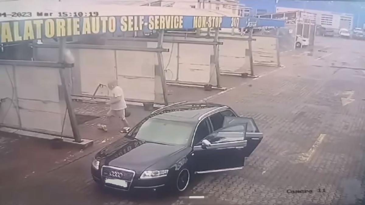 video-viral--soferul-cu-porsche--care-a-furat-un-mop-si-o-galeata--le-a-adus-inapoi