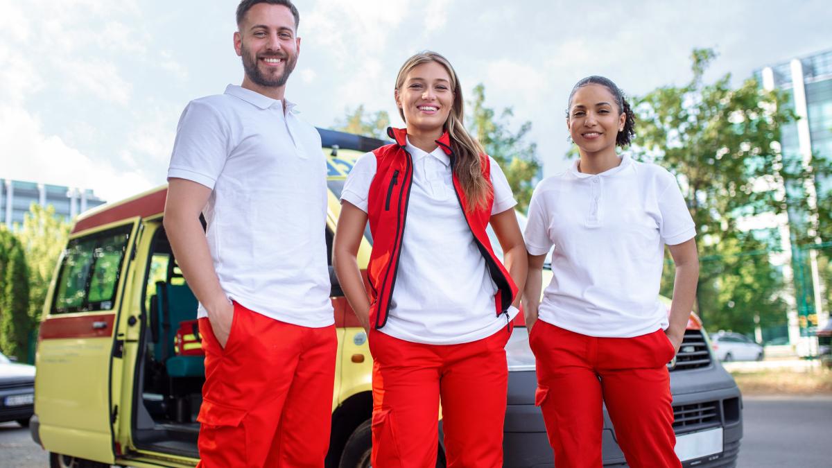 ambulanta-baieti-fericiti