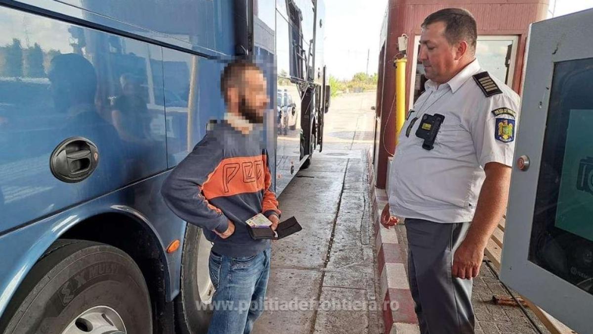 pasagerul-unui-autocar-cu-destinatia-cehia--prins-cu-buletin-fals--cat-a-plati-pentru-actul-contrafacut