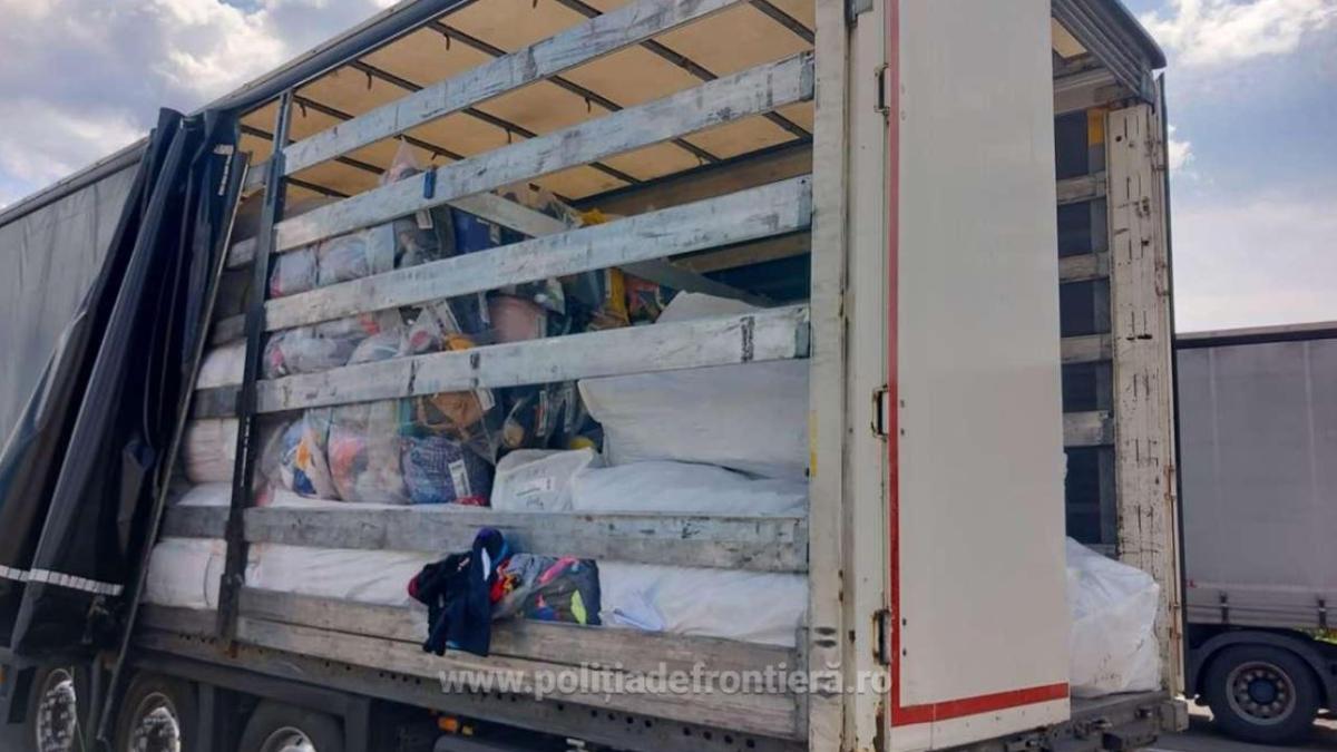 doua-camioane--in-drum-spre-slovacia-si-germania--oprite-in-vama--soferii-au-ramas-fara-toata-marfa-transportata