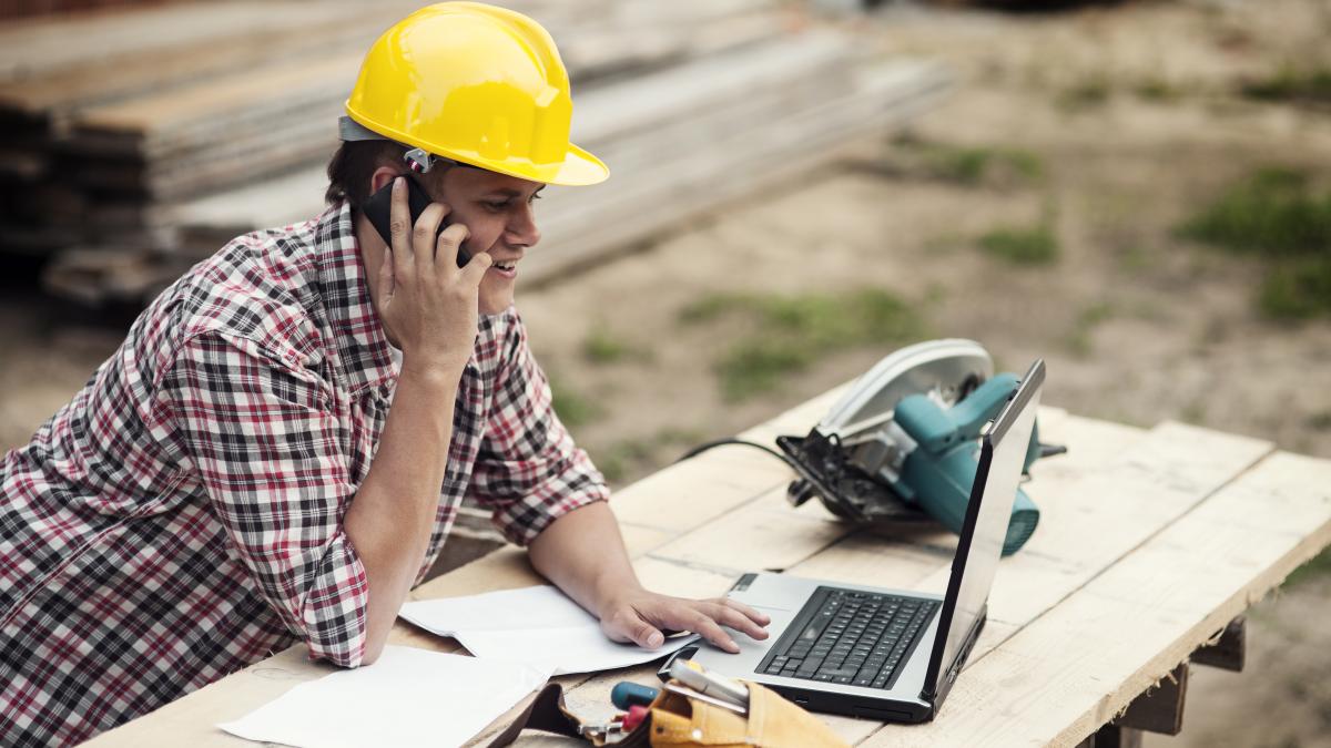 carpenter-talking-mobile-phone
