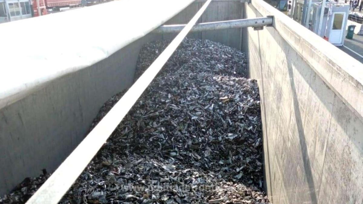 o-firma-din-germania-a-trimis-un-camion-incarcat-cu-deseuri-in-romania--reactia-politistilor-de-frontiera