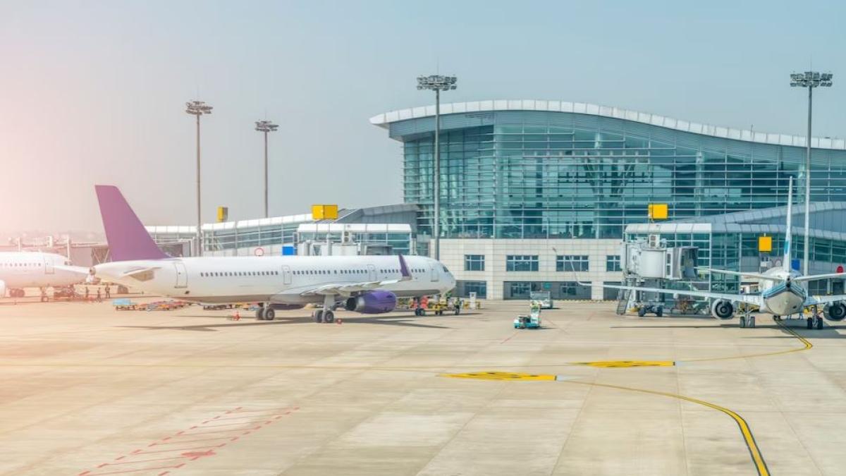 haos-si-panica-pe-aeroportul-din-pisa--un-pasager-care-risca-sa-piarda-avionul-a-anuntat-ca-la-bord-ar-fi-o-bomba