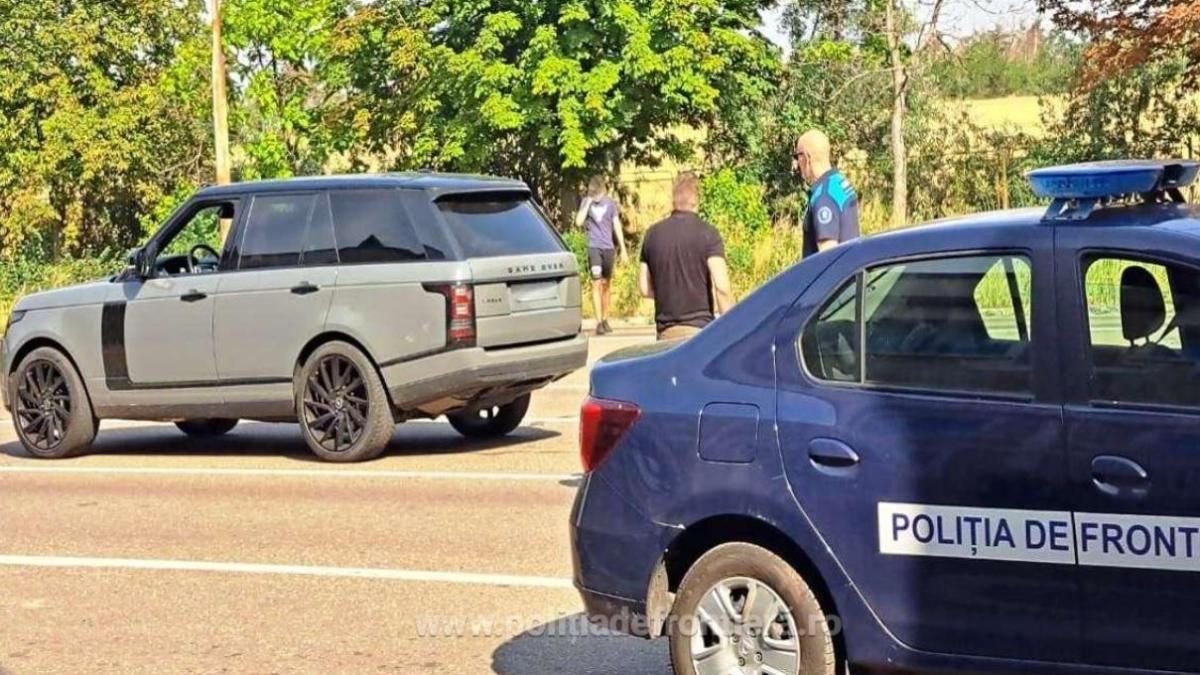 un-roman-a-ramas-fara-automobilul-land-rover-la-intrarea-in-tara--ce-s-a-intamplat-cand-a-prezentat-actele