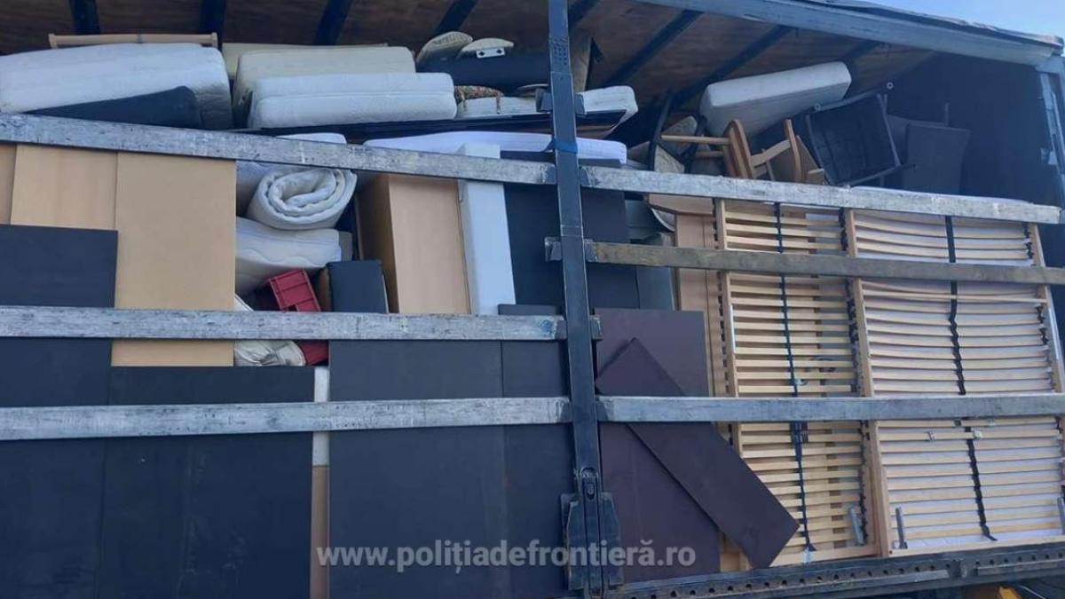 firme-din-germania-si-olanda-si-au-trimis-deseurile-in-romania--doua-camioane--pline-cu-gunoaie--nu-au-fost-lasate-sa-intre-in-tara