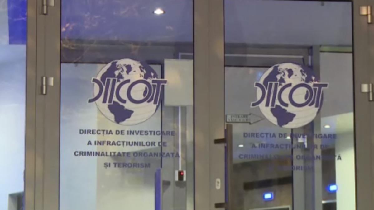 sef-din-ipj-arges--retinut-de-diicot--comisarul-primea-mita-bani-si-tigari-de-la-persoanele-arestate