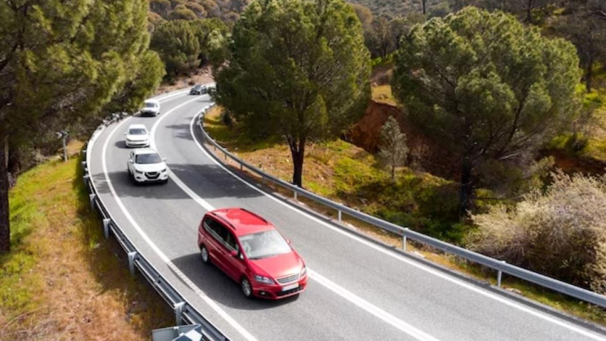 automobil--cu-trei-romani-oprit-in-germania--politistii-i-au-arestat-cand-au-vazut-bunurile-din-remorca