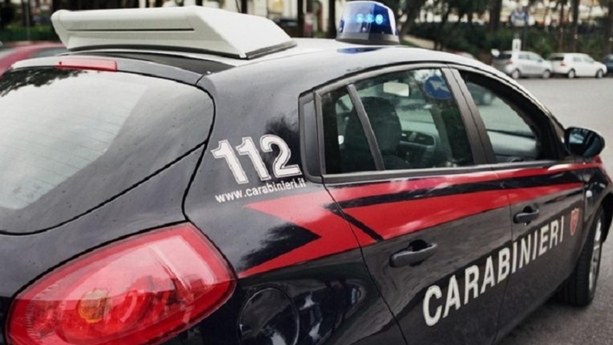 italia--hot-roman--prins-in-toiul-unui-jaf--proprietarii-l-au-vazut-pe-camerele-de-supraveghere-si-au-anuntat-carabinierii