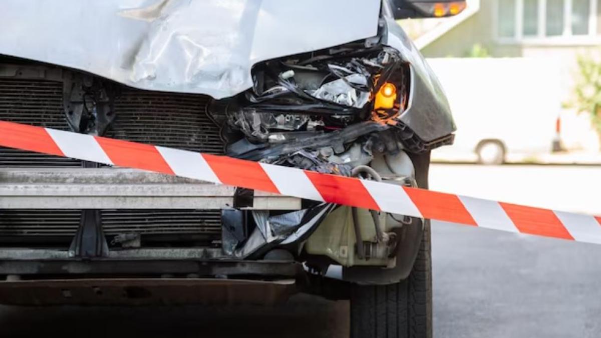 germania--un-microbuz-romanesc-si-un-camion-s-au-rasturnat-pe-autostrada--mii-de-pungi-cu-dulciuri-imprastiate-pe-carosabil