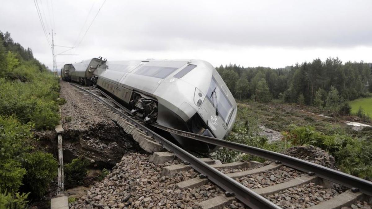 un-tren-cu-sute-de-pasageri-a-deraiat-in-suedia-din-cauza-furtunii-hans