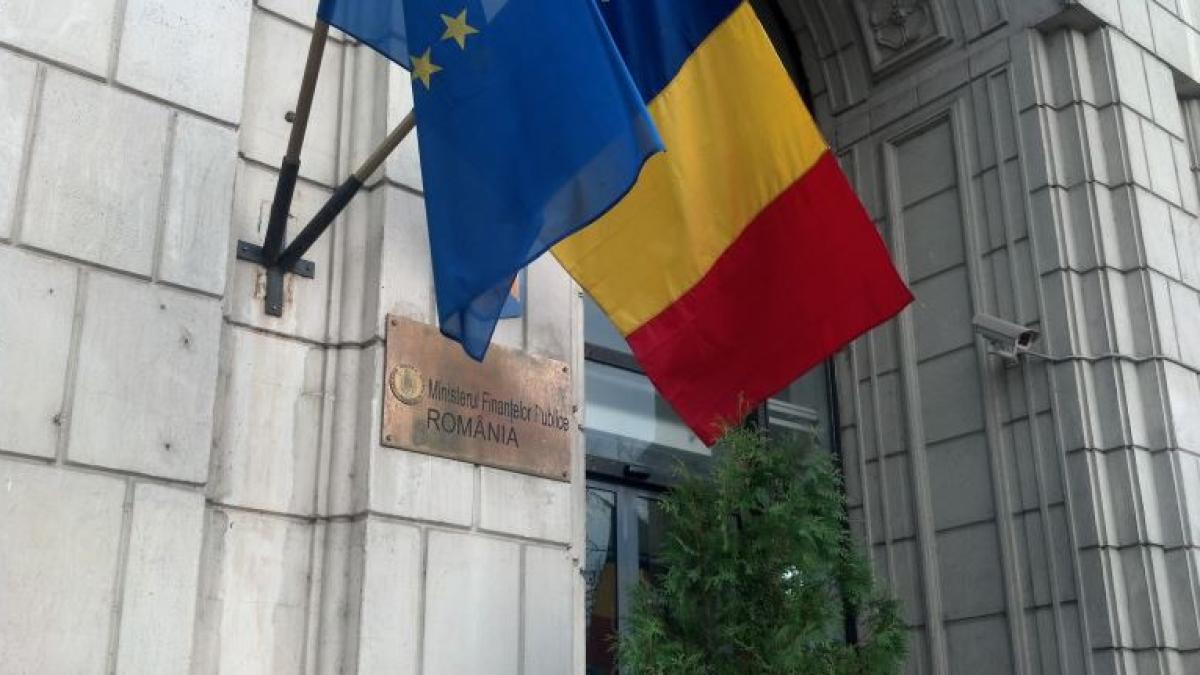 protest-spontan-la-ministerul-de-finante--la-usa-ministrului-bolos