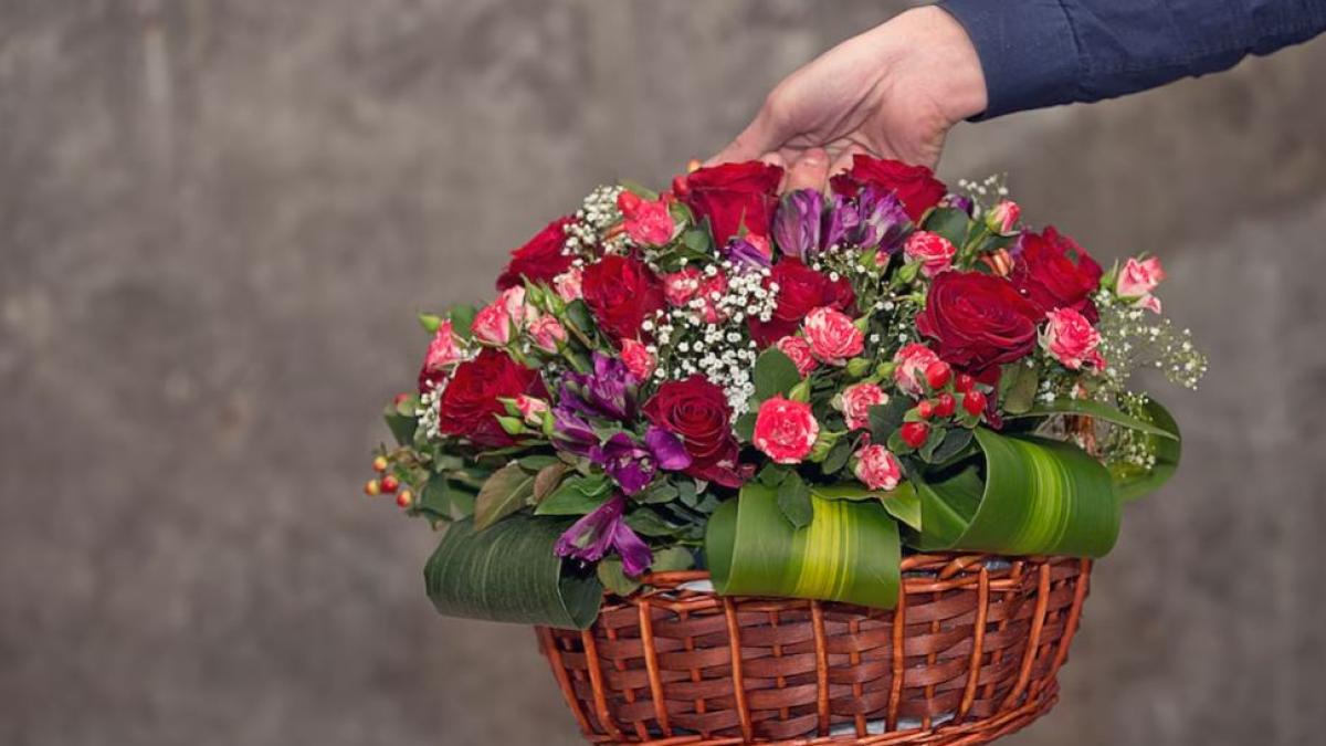 o-romanca-a-furat-dintr-o-florarie-ghivece-si-flori--prejudiciu-de-10-000-de-lei