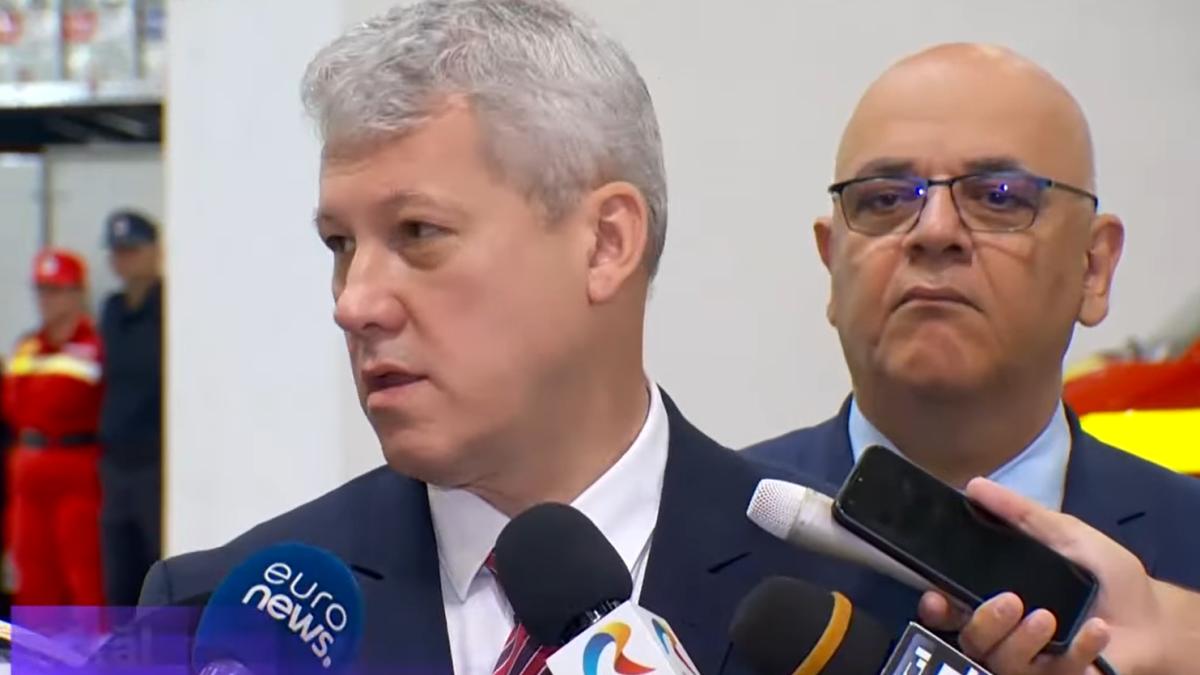 catalin-predoiu-arafat-fundal